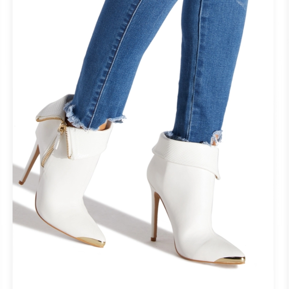 Shoe dazzle White Western Booties